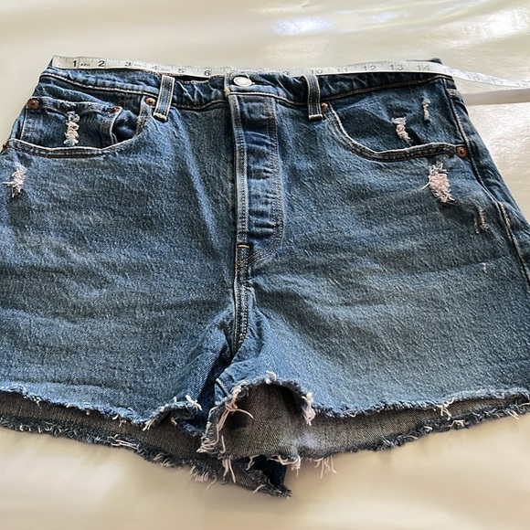 Levi’s Ribcage Shorts High Rise Size 31 - Picture 4 of 16